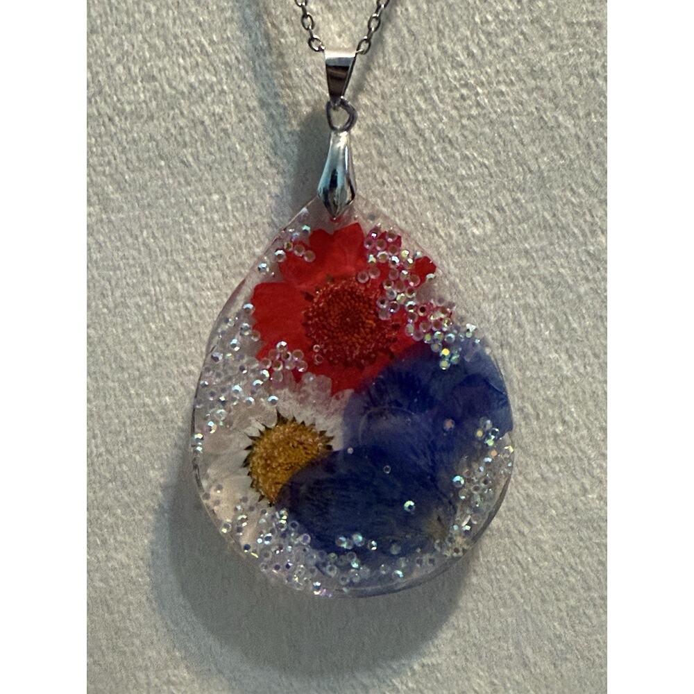 Red White And Blue Flowers Pendant1 And 1/2 In Width And 2 1/2 In Length